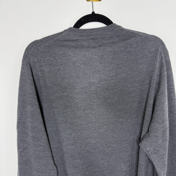 Jos A Bank Men's V Neck Sweater Medium 100% Italian Merino Wool Gray Classic - Picture 5 of 8